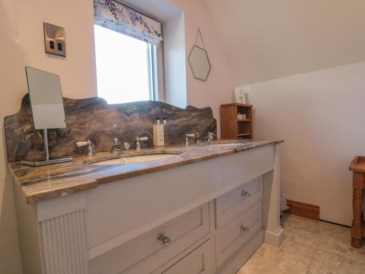 Hilltop House Villa Файли Екстериор снимка